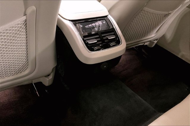 Certified 2025 Volvo V90 B6 Cross Country Plus AWD/4WD image 35