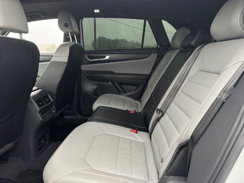 Used 2024 Volkswagen Atlas Cross Sport SEL R-Line AWD/4WD image 31