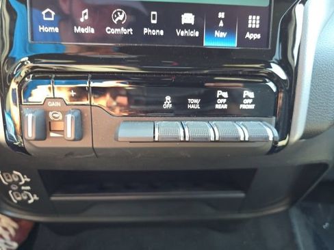 Used 2025 RAM 2500 Big Horn AWD/4WD image 24