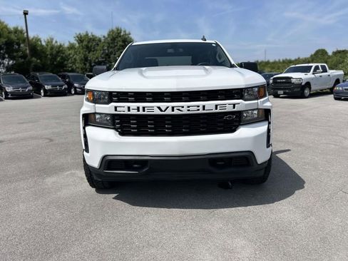 Used 2019 Chevrolet Silverado 1500 Custom w/ Custom Value Package AWD/4WD image 8