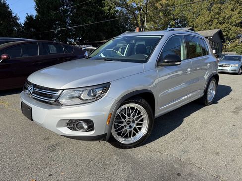 Used 2017 Volkswagen Tiguan Sport image 1