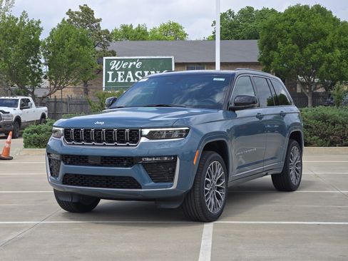 New 2026 Jeep Grand Cherokee Summit AWD/4WD image 2