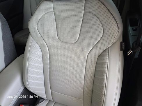 Certified 2025 Hyundai Elantra Limited FWD image 14