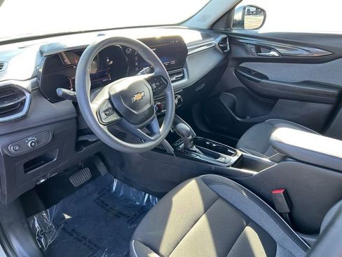 Used 2025 Chevrolet TrailBlazer LT FWD image 12