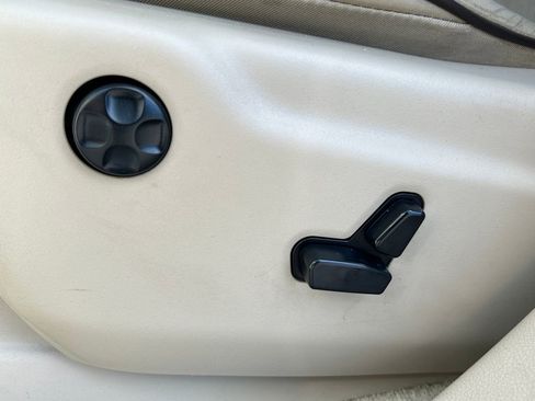 Used 2017 Jeep Grand Cherokee Overland image 18