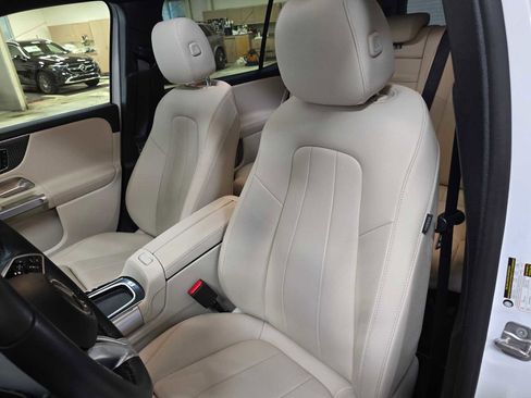 Used 2024 Mercedes-Benz GLB 250 4MATIC image 21