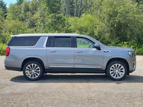 Used 2021 GMC Yukon XL Denali w/ Denali Premium Package AWD/4WD image 4
