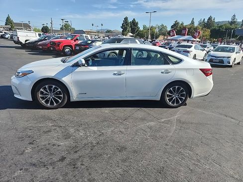 Used 2017 Toyota Avalon XLE Premium w/ Preferred Accessory Package image 2