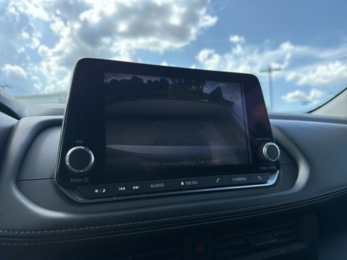Used 2024 Nissan Rogue S AWD/4WD image 6