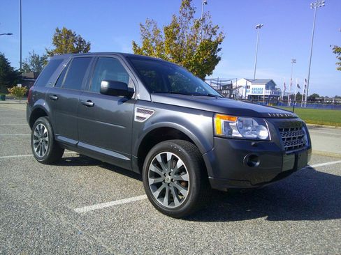 Used 2010 Land Rover LR2 HSE image 17