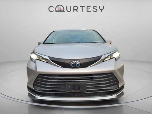 Certified 2023 Toyota Sienna LE image 8
