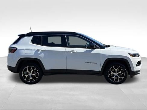 Used 2024 Jeep Compass Limited AWD/4WD image 8