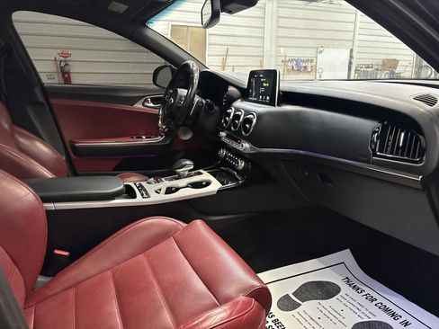 Used 2018 Kia Stinger GT2 image 23