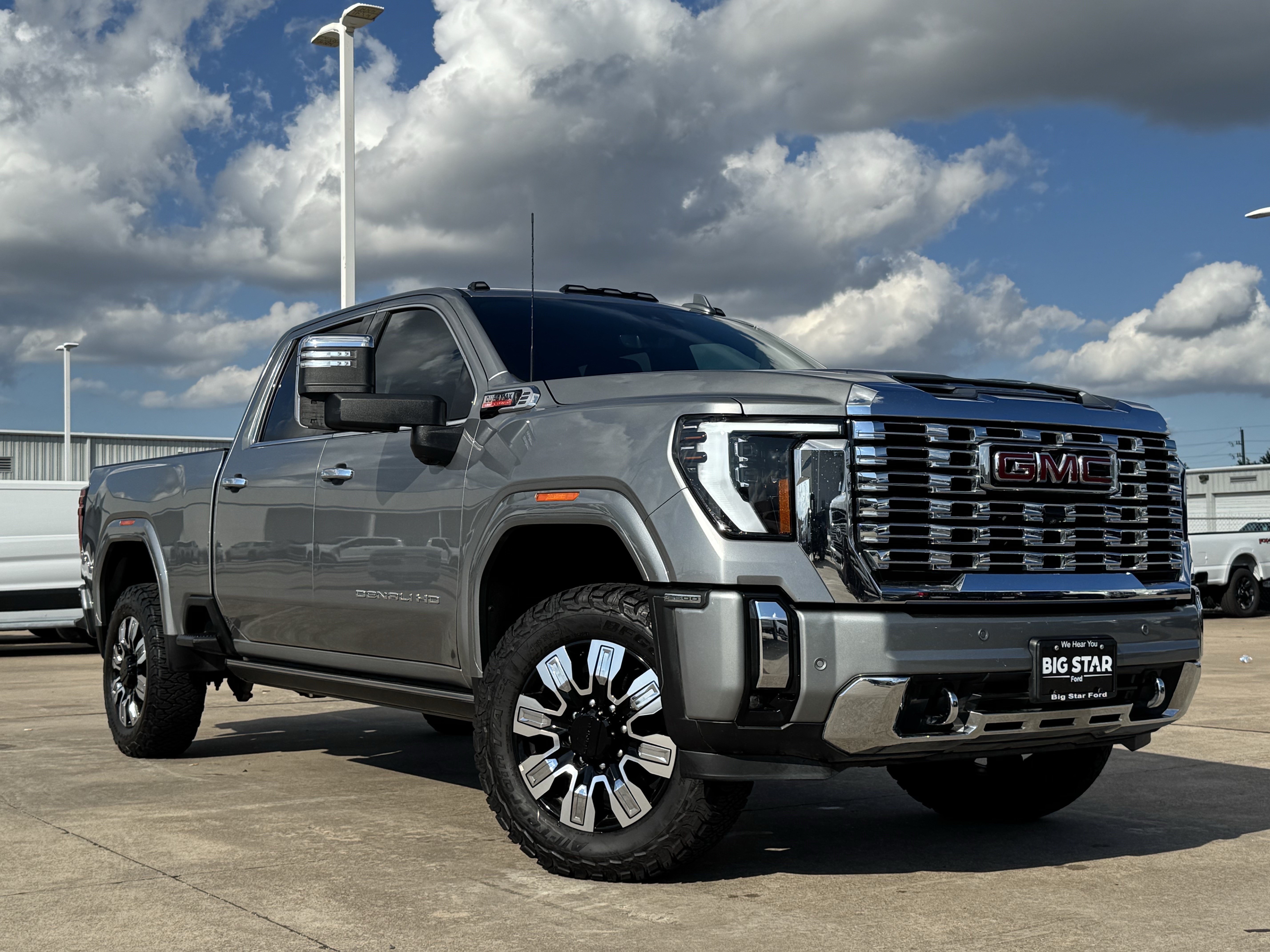 Used 2025 GMC Sierra 2500 Denali w/ Denali Reserve Package AWD/4WD image 2