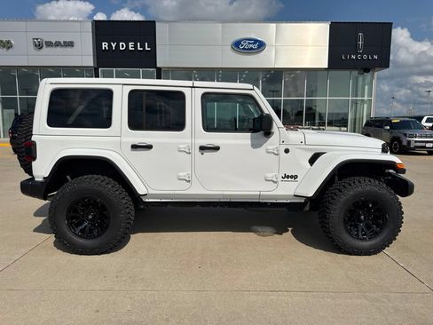 Certified 2026 Jeep Wrangler Unlimited Sahara AWD/4WD image 2