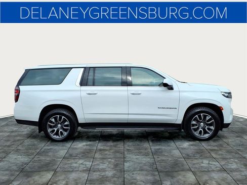 Used 2022 Chevrolet Suburban LT image 2