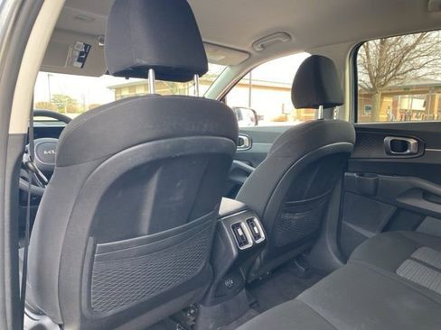 Used 2024 Kia Sorento LX image 23