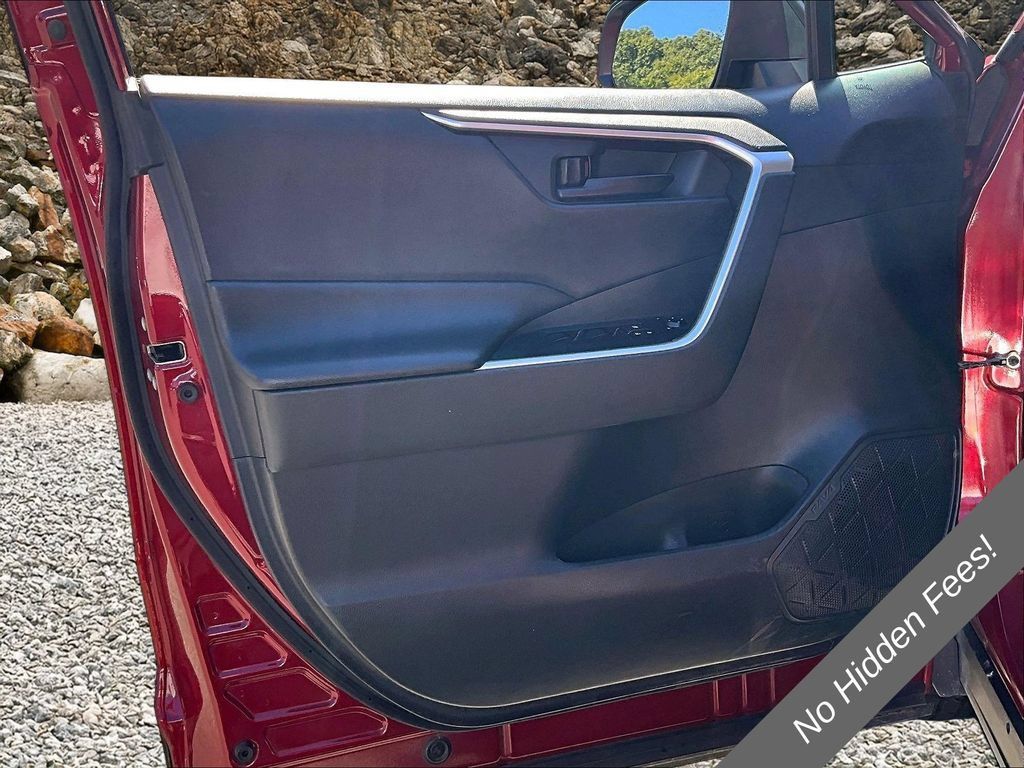 Used 2019 Toyota RAV4 LE w/ All Weather Liner Package AWD/4WD image 20