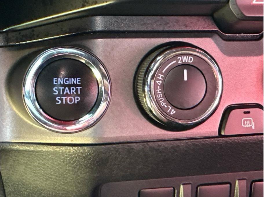 Used 2021 Toyota Tacoma TRD Off-Road w/ Technology Package AWD/4WD image 31