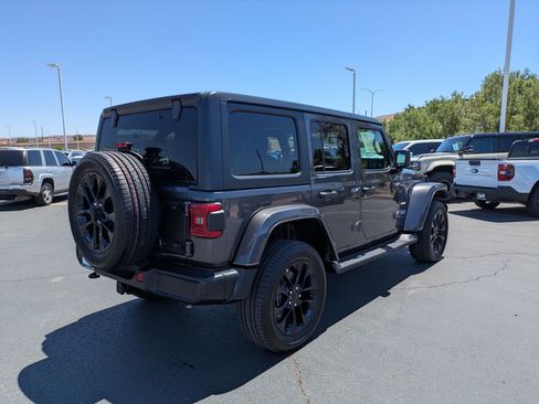 Used 2021 Jeep Wrangler Unlimited Sahara AWD/4WD image 3