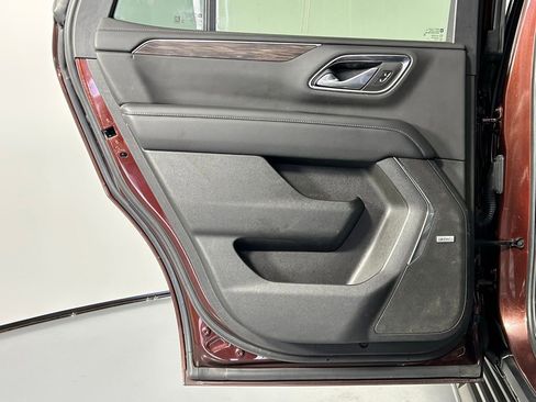 Used 2022 Chevrolet Tahoe LT w/ LT Signature Plus Package image 18