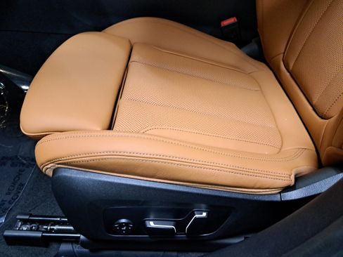 New 2026 BMW 330i Sedan w/ Premium Package image 30