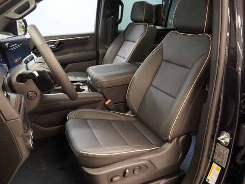 New 2025 Chevrolet Suburban Premier image 4