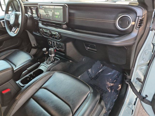 Used 2024 Jeep Wrangler Unlimited Sahara AWD/4WD image 26