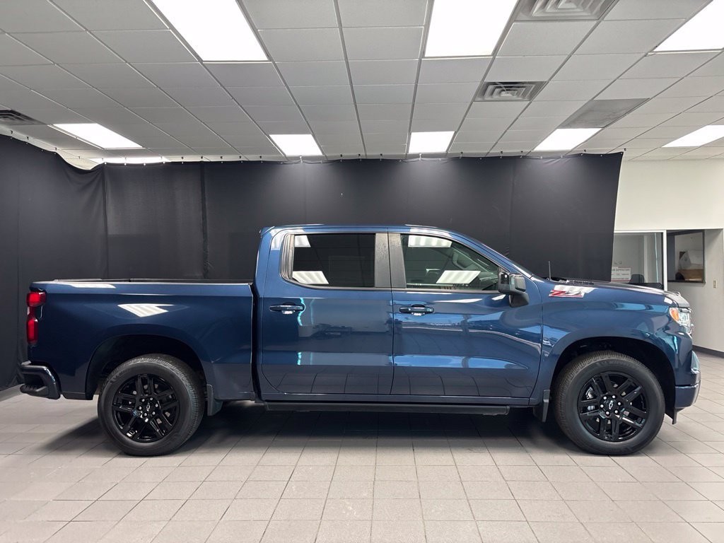 Used 2023 Chevrolet Silverado 1500 RST AWD/4WD image 2