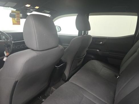 Used 2018 Toyota Tacoma TRD Off-Road w/ Technology Package AWD/4WD image 19