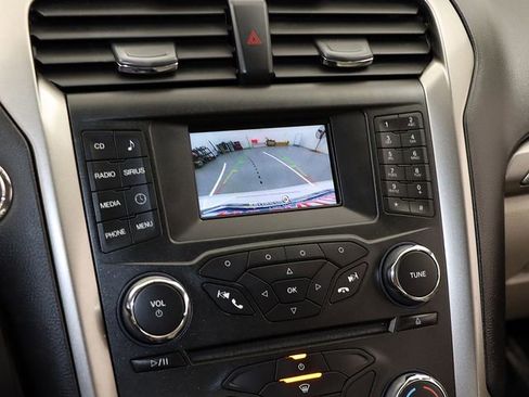 Used 2017 Ford Fusion SE image 17