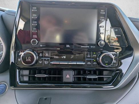 Used 2021 Toyota Highlander Limited image 14