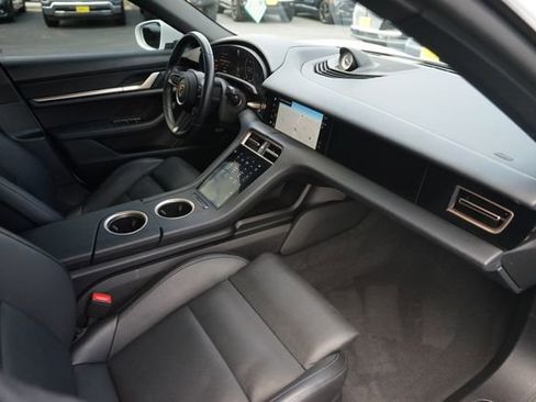 Used 2022 Porsche Taycan RWD image 18