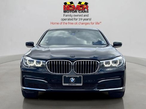 Used 2019 BMW 740i image 8