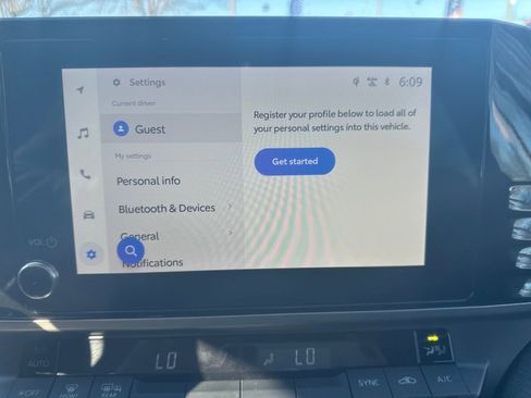 Used 2025 Toyota Camry SE image 5