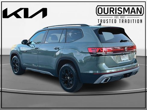Used 2025 Volkswagen Atlas Peak Edition SE image 3