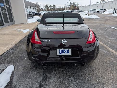 Used 2010 Nissan 370Z Touring w/ Sport Pkg image 4