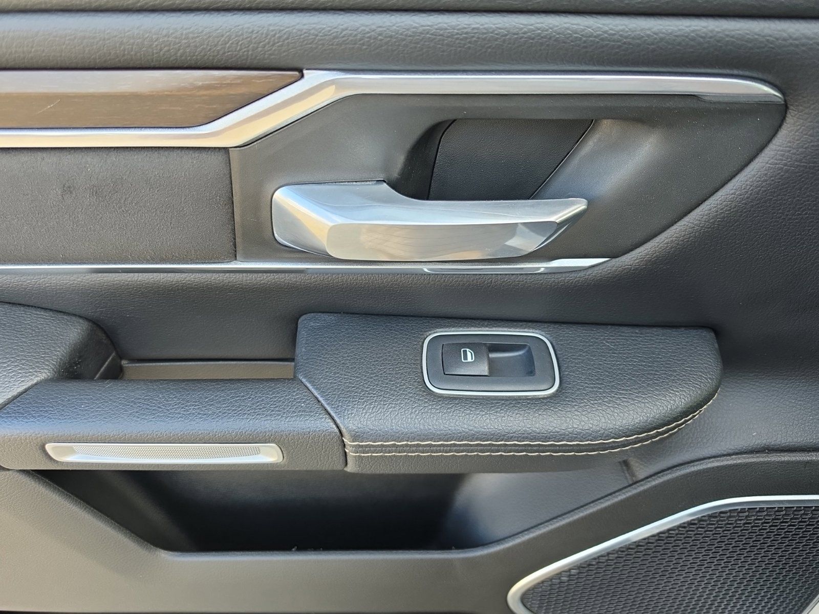 Used 2022 RAM 1500 Laramie AWD/4WD image 22