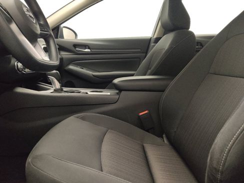 Used 2025 Nissan Altima 2.5 SV FWD image 17