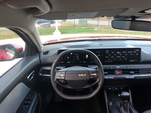Used 2025 Kia K4 EX image 38
