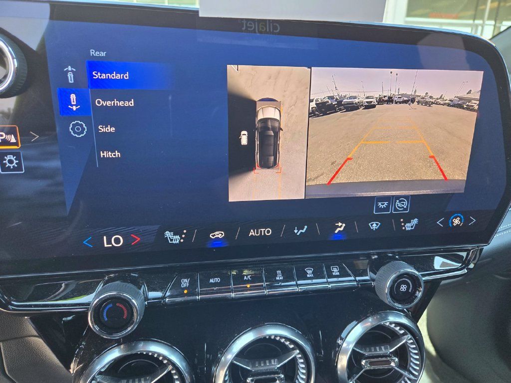 Used 2024 Chevrolet Blazer EV LT AWD/4WD image 10