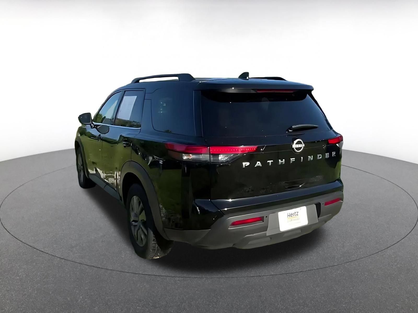 Used 2025 Nissan Pathfinder SV FWD image 10