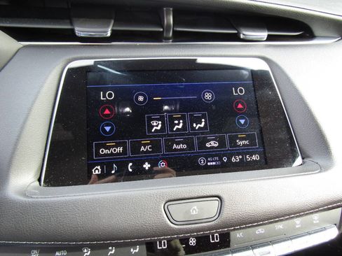 Used 2022 Cadillac XT4 Luxury AWD/4WD image 14