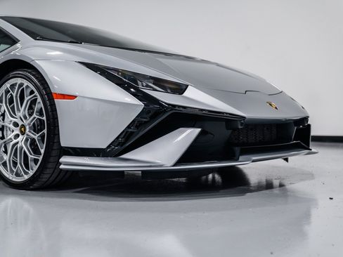 Used 2023 Lamborghini Huracan Tecnica RWD image 30