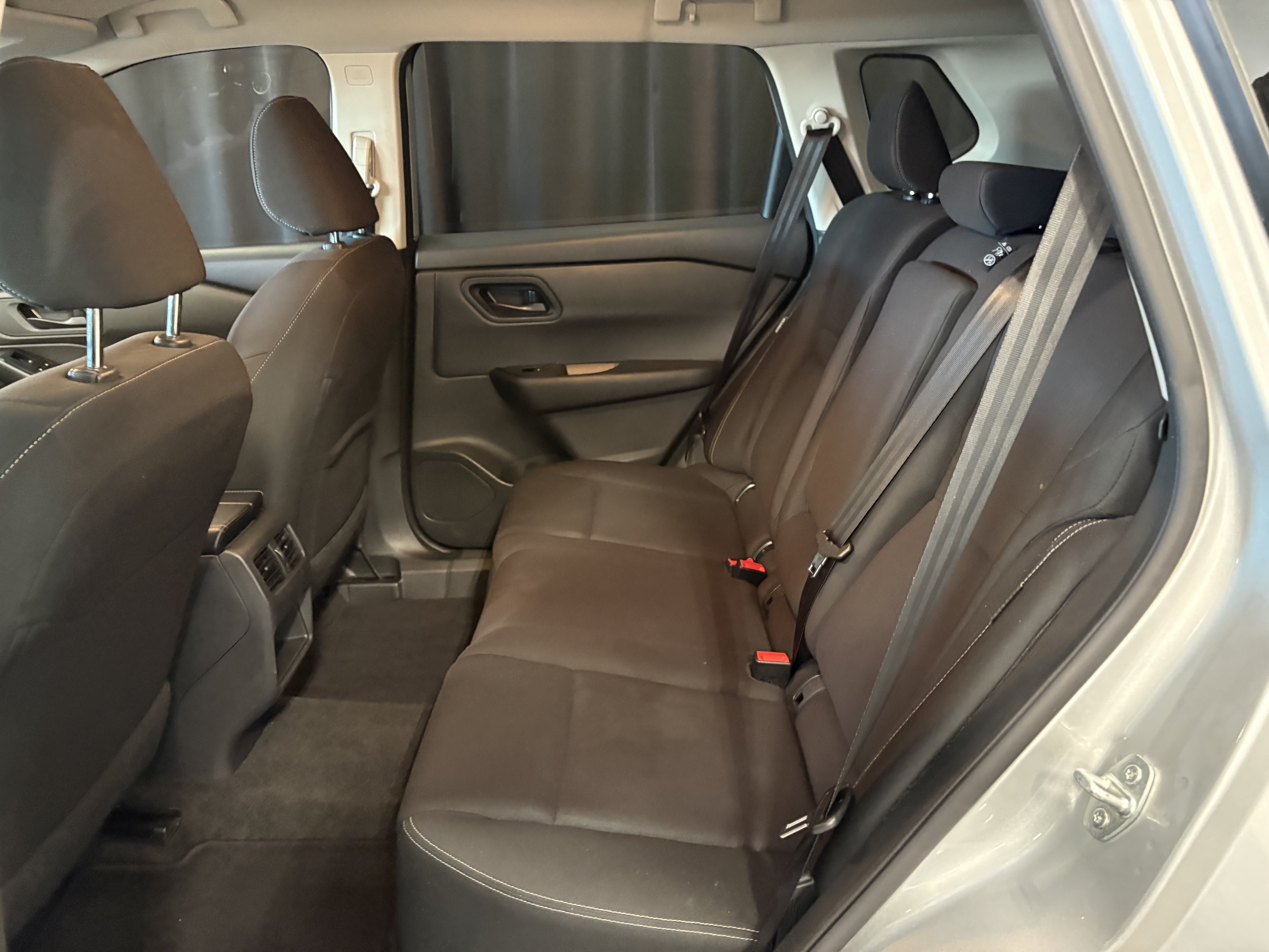 Used 2024 Nissan Rogue S AWD/4WD image 10