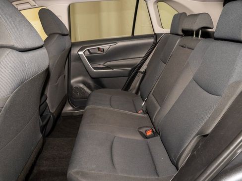 Used 2019 Toyota RAV4 LE image 7