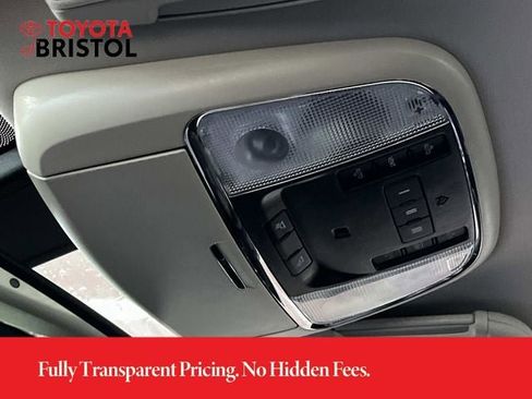 Used 2018 Chrysler 300 Touring L AWD/4WD image 32
