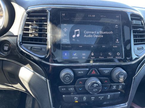 Used 2020 Jeep Grand Cherokee Limited w/ Luxury Group II image 19