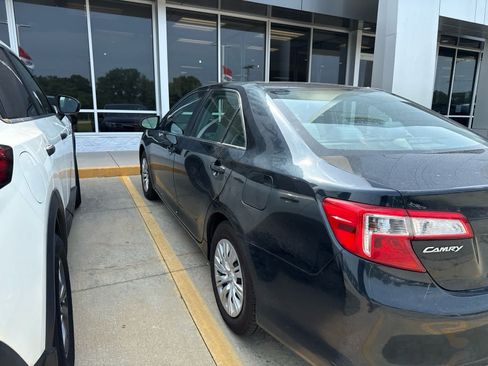 Used 2014 Toyota Camry LE FWD image 6