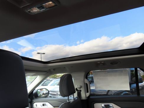 New 2026 Ford Explorer Active w/ Active Comfort Package image 15